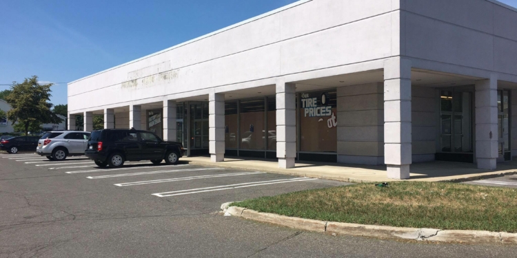 The longstanding Sear’s Auto Center at Colonie Center will be repurposed into a space for restaurants, including BJ’s Brewhouse. Kassie Parisi/Spotlight News