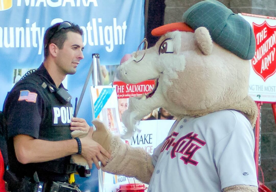 "Pappy Paw" shakes hands with a police officer. Rob Jonas/Spotlight