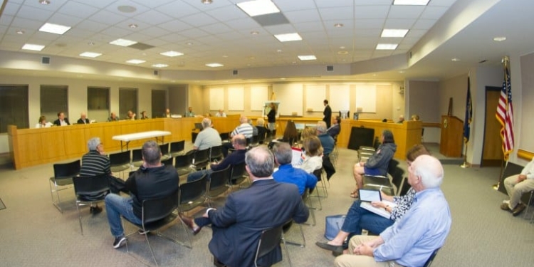 Developers present The Summit to the Planning Board (Photo by Jim Franco/Spotlight News)