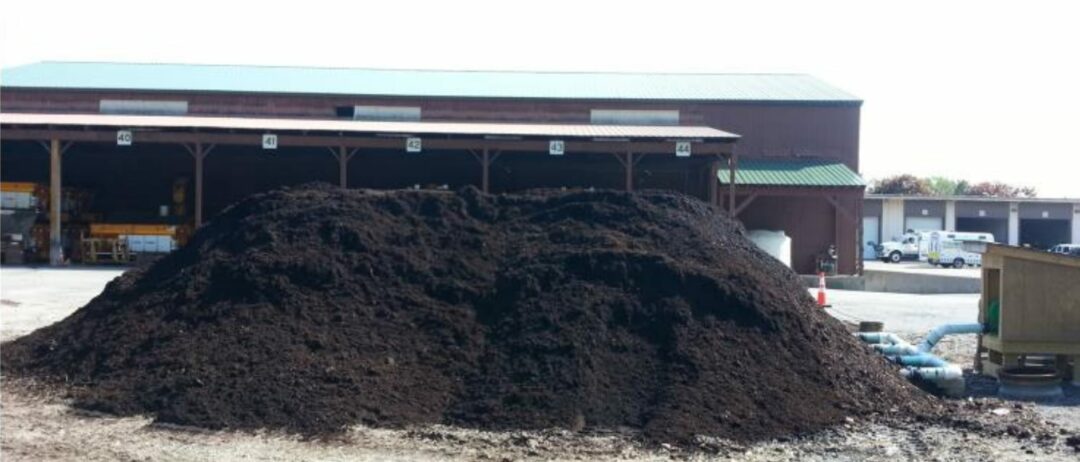 Pilot composting pile 
at the Bethlehem Highway Department.
Photo courtesy Town of Bethlehem