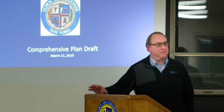 Chuck Voss, an engineer with Barton & Loguidice, gives a presentation to the Colonie Town Board and the public on the Comprehensive Plan. 
Jim Franco/Spotlight News