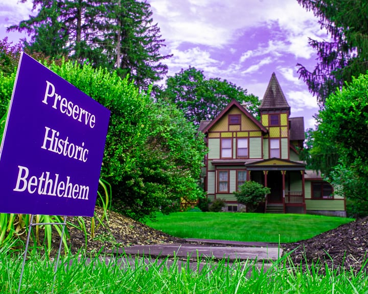 A sign on the front lawn of one of the many historic Victorian homes along Route 85 (Jim Franco/Spotlight News)