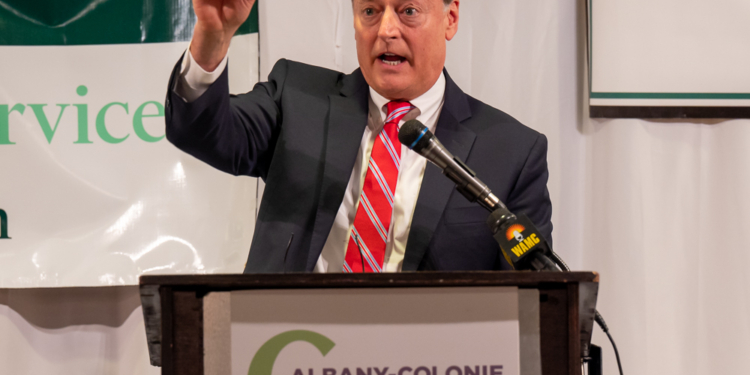 Supervisor Peter Crummey gives his first State of the Town Address during the Albany-Colonie Chamber of Commerce breakfast at the Century House.


Jim Franco / Spotlight News